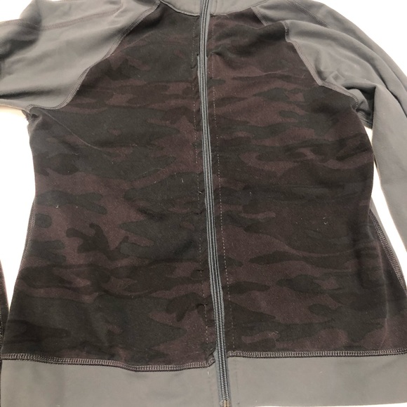 Lululemon size 6 women’s tracksuit - Picture 2 of 12